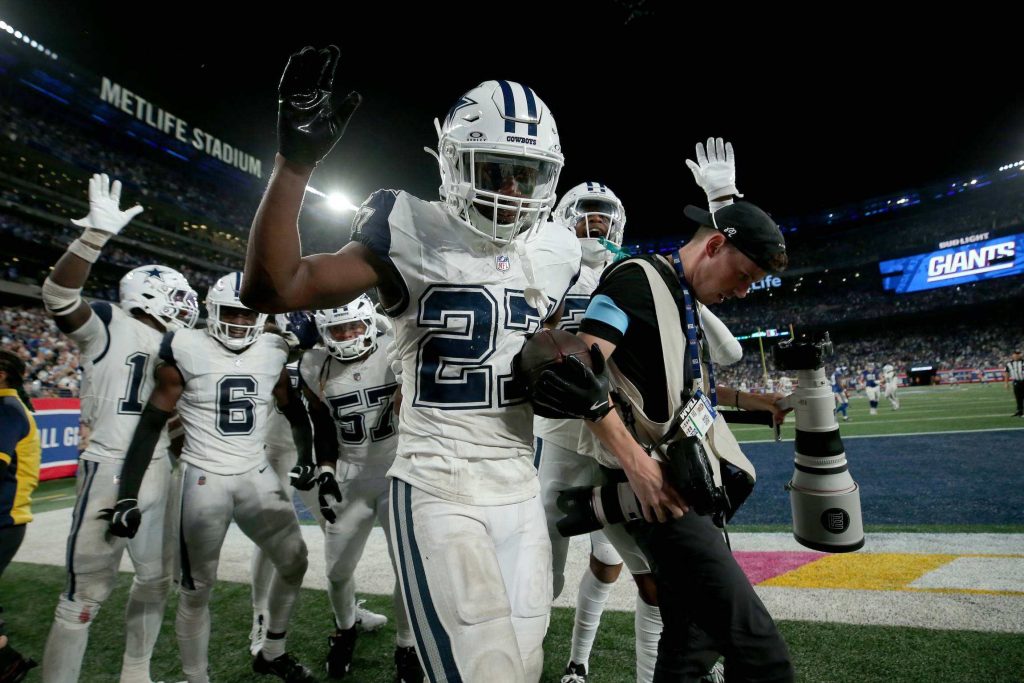 Sep 26, 2024; East Rutherford, New Jersey, USA; Dallas Cowboys cornerback Amani Oruwariye (27) celebrates his interception