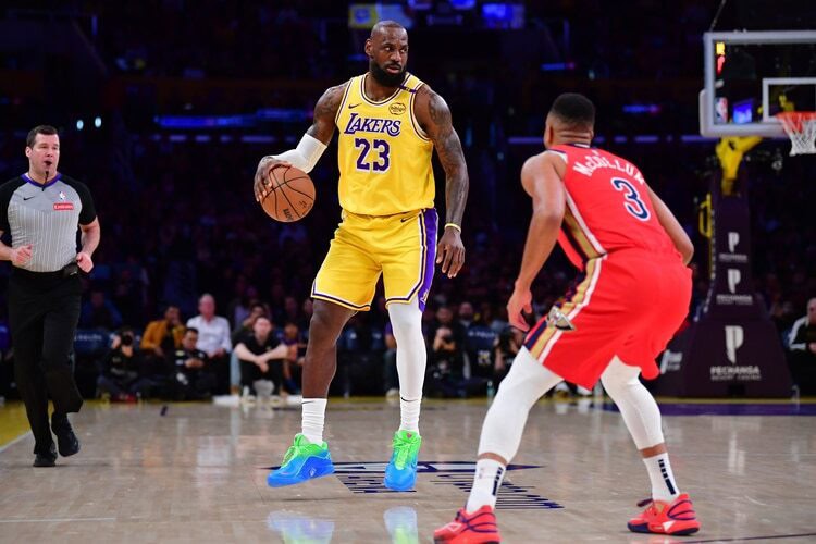 Los Angeles Lakers Forward LeBron James parlay
