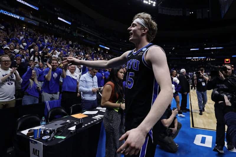 BYU Cougars guard Richie Saunders
