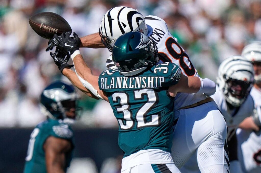 Philadelphia Eagles safety Reed Blankenship (32) breaks up a pass to Cincinnati Bengals tight end Mike Gesicki (88) in the