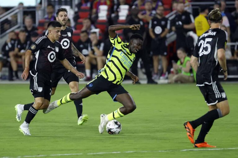 Arsenal’s Title Hopes Take a Hit as Bukayo Saka Sidelined by Injury
