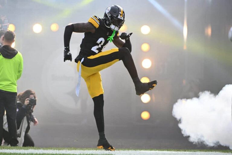 Steelers cornerback Joey Porter Jr. takes the field in Pittsburgh in 2024, before the Joey Porter Jr. trade to Dallas