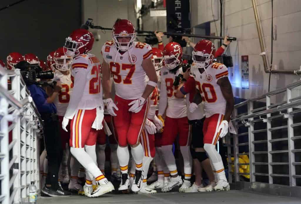 Feb 12, 2023; Glendale, AZ, USA; Kansas City Chiefs tight end Travis Kelce (87) heads to the field with his teammates before