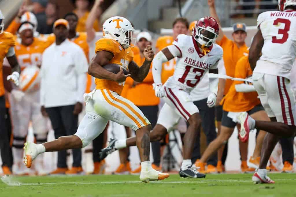 Auburn vs Tennessee preview: Tennessee running back DeSean Bishop carries the ball against Arkansas at Neyland Stadium