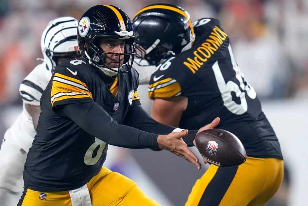 Pittsburgh Steelers quarterback Aaron Rodgers (8) tosses back in the fourth quarter of the NFL Week 7 game between the