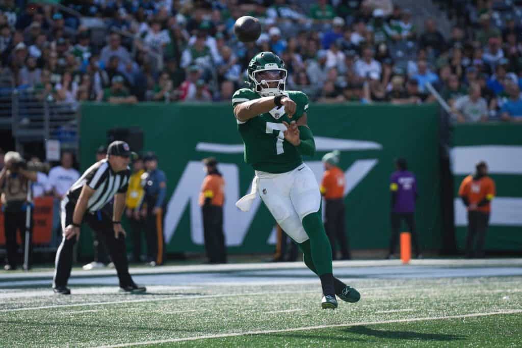 New York Jets quarterback Justin Fields (7) throws the ball during a game against the Carolina Panthers at MetLife Stadium,