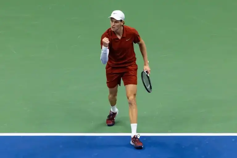 Jannik Sinner celebrates winning a point