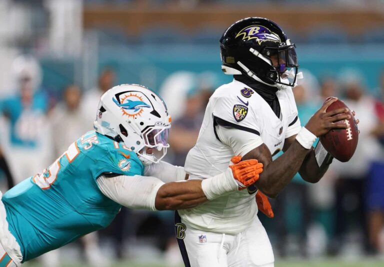 Eagles acquire Jaelan Phillips