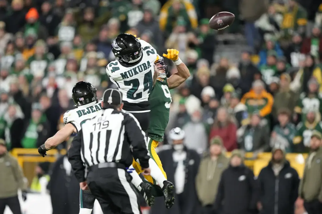 Andrew Mukuba Deflects a pass vs Green Bay Packers