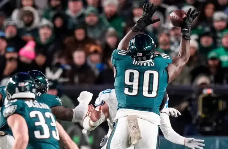 Eagles Jordan Davis Deflects a Pass vs Lions