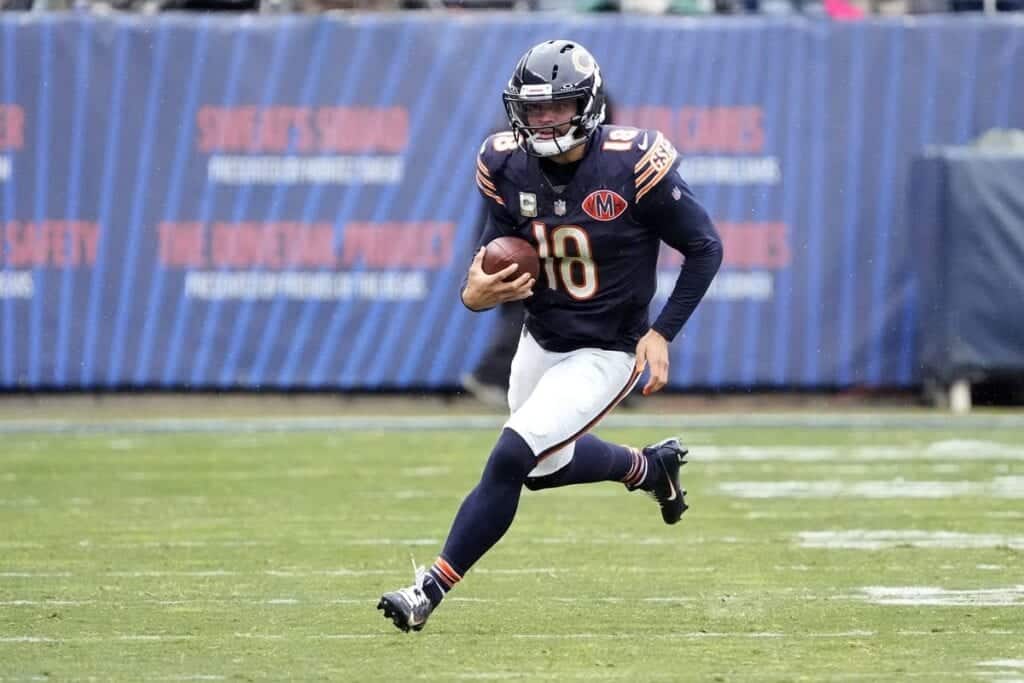 Chicago Bears quarterback Caleb Williams (18) scrambles during the first half against the New York Giants at Soldier Field.