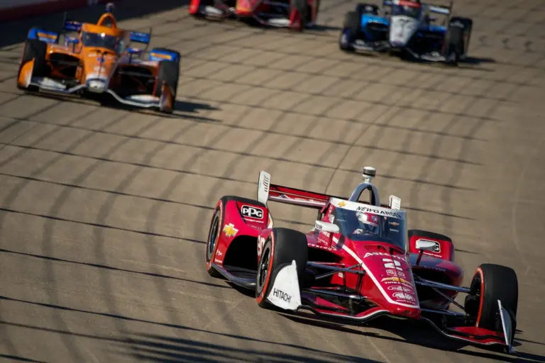 Arlington GP; NTT IndyCar Series driver Josef Newgarden (2) races during the Music City Grand Prix at the Nashville Superspeedway in Lebanon, Tenn., Sunday, Aug. 31, 2025.
