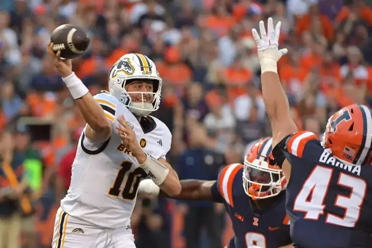Western Michigan vs. Buffalo: Broncos quarterback Brady Jones passes against Illinois in 2025