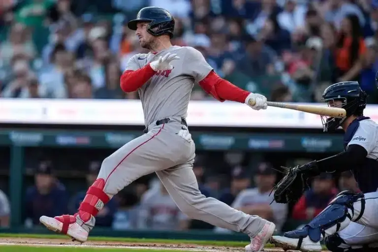 The Diamondbacks could sign Alex Bregman.