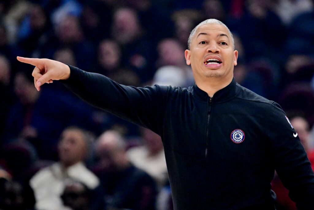 Tyronn Lue Clippers "Head Coach" pointing