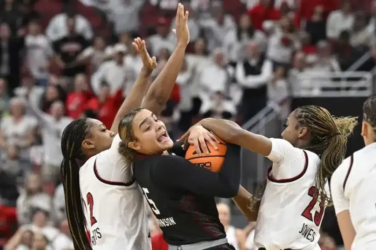 South Carolina beats Louisville.