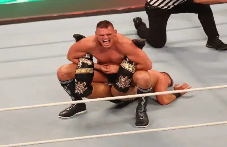 Gunther with a submission hold on Raw.