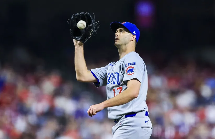 Chicago Cubs relief pitcher Taylor Rogers (17) fields the ball.