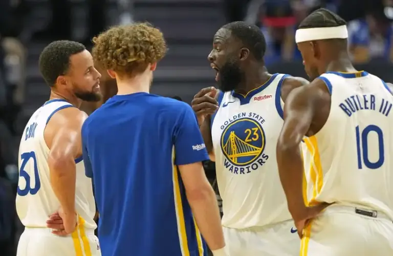 Warriors' Stephen Curry, Draymond Green, and Jimmy Butler huddle up vs Dallas on Christmas Day