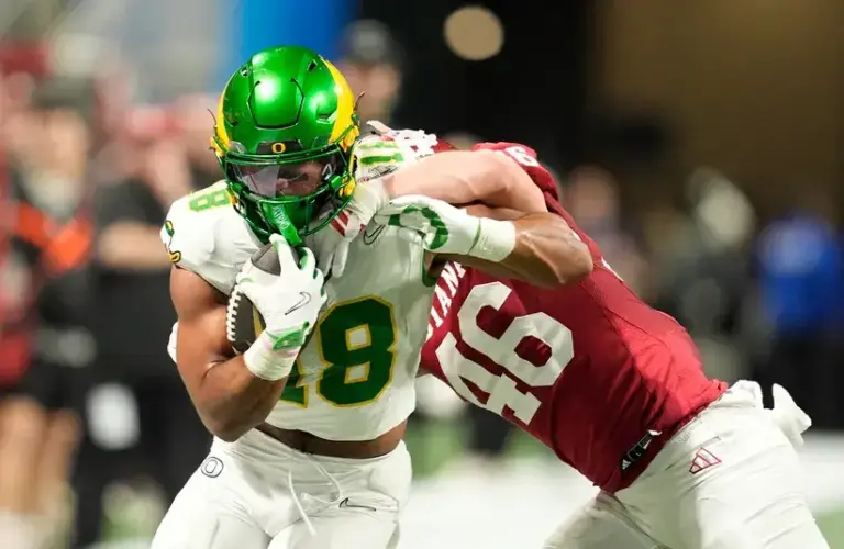 Oregon Ducks tight end Kenyon Sadiq (18) tackled at 2025 Peach Bowl and semifinal game of the College Football Playoff