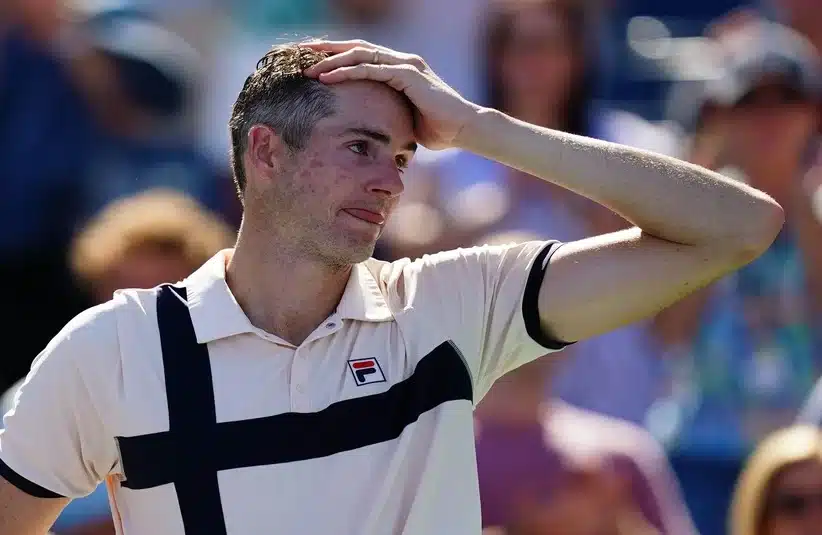 Isner having hands on head