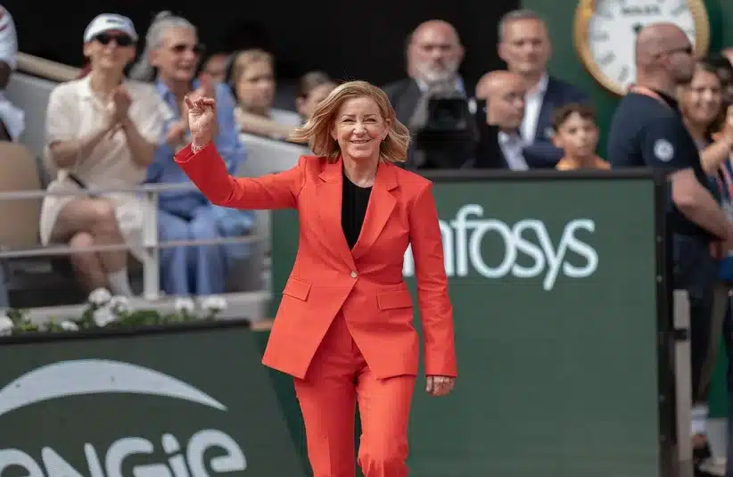 Evert waving her hands