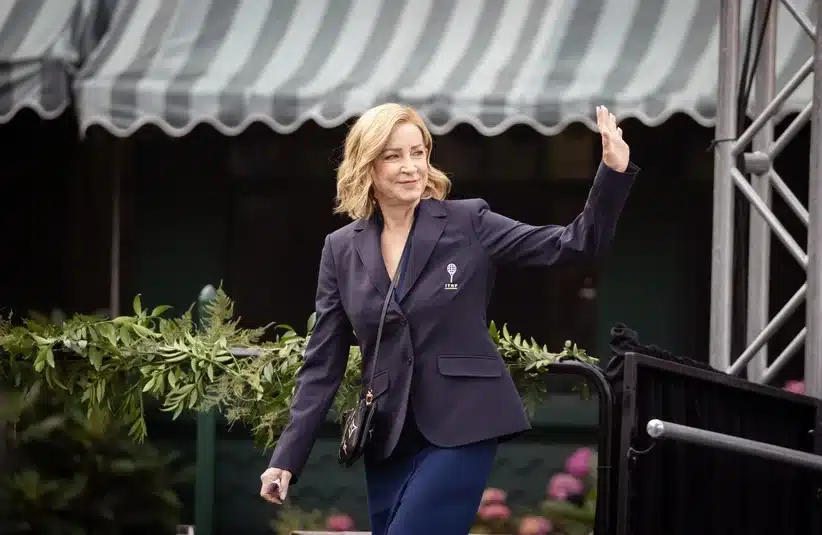 Evert waving her hands
