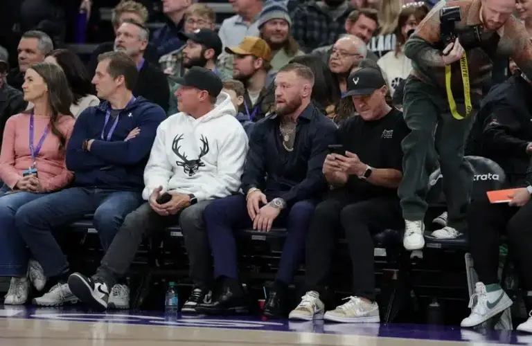 McGregor at the courtside of a NBA game.
