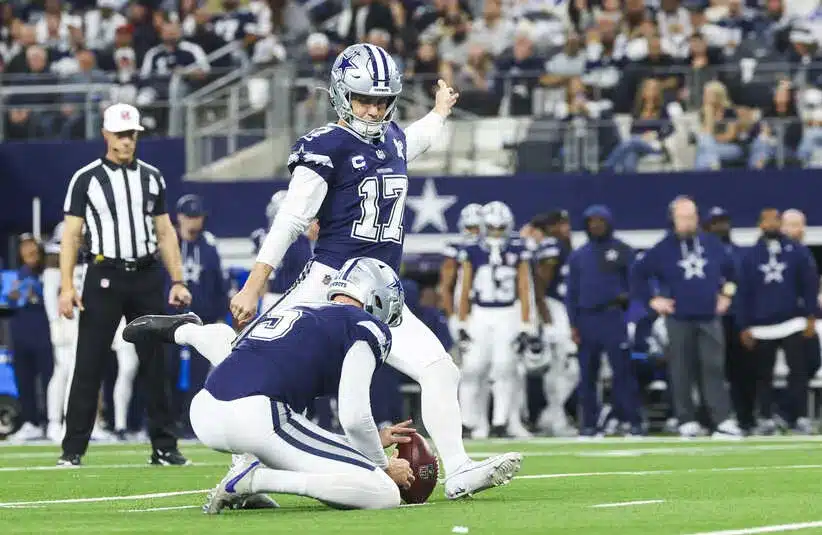 Dallas Cowboys place kicker Brandon Aubrey (17) kicks a field goal. Green Bay Packers