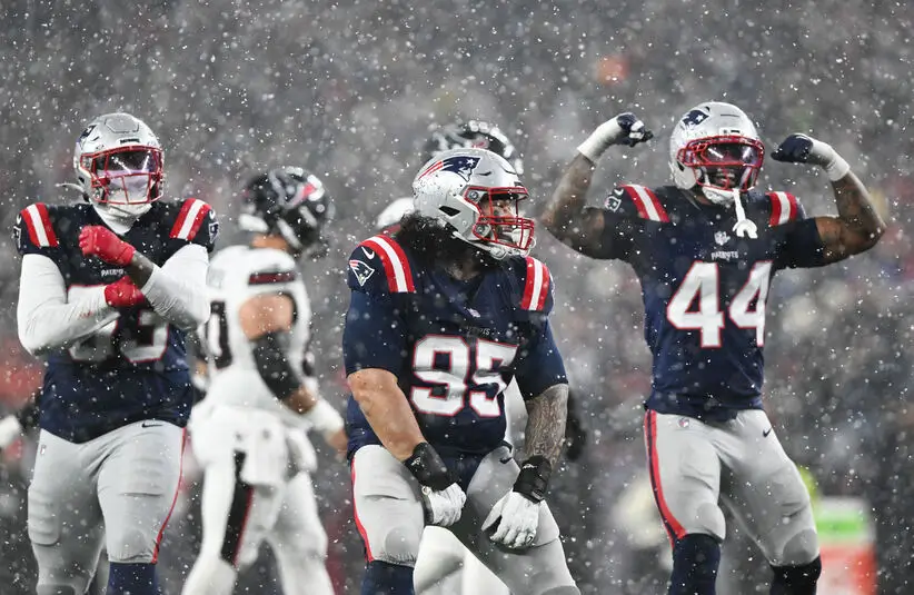New England Patriots defensive lineman Khyiris Tonga (95)