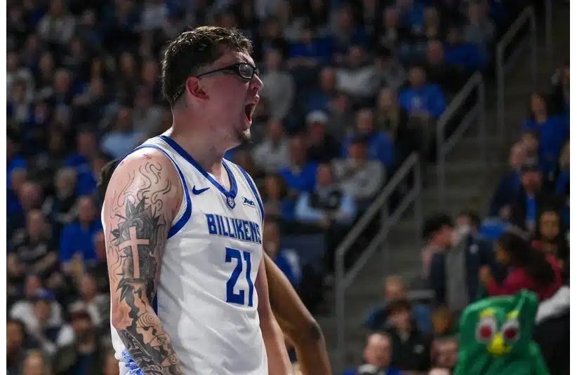Billikens Robbie Avila celebrating a Basket