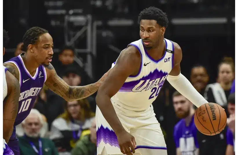 Jaren Jackson Jr. Backing Down in the Post vs Kings.