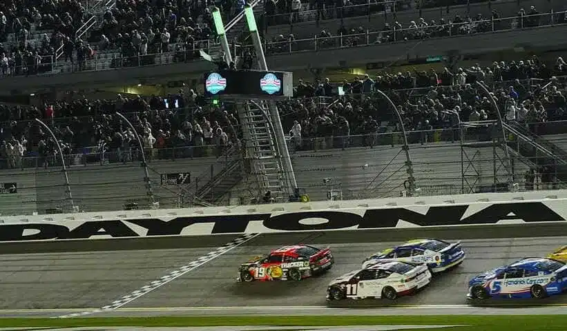 BodyArmor; Chase Briscoe (19) leads the NASCAR Cup Series field to the green flag during the start of the second Duel race, Thursday, Feb. 12, 2026 at Daytona International Speedway.