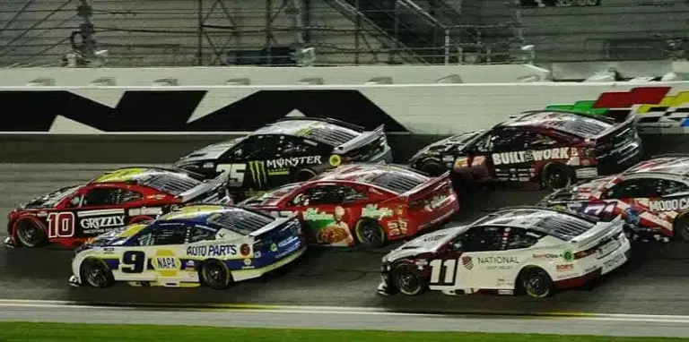 Practice 1; Ty Dillon (10), Chase Elliott (9) and Denny Hamlin (11) reside in a big pack of NASCAR Cup Series drivers during the second Duel, Thursday, Feb. 12, 2026 at Daytona International Speedway.