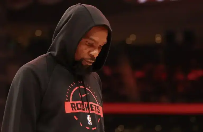 Durant looking at the floor