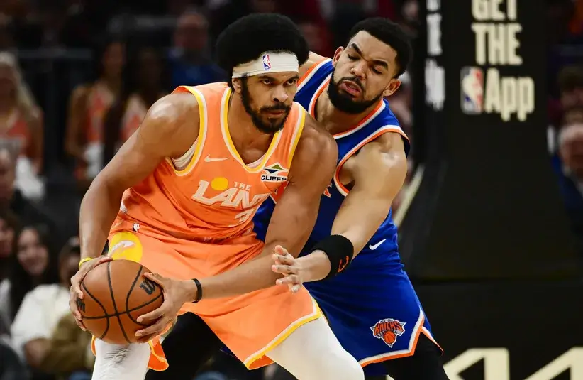 New York Knicks center Karl-Anthony Towns (32) defends Cleveland Cavaliers center Jarrett Allen (31) during the first half.