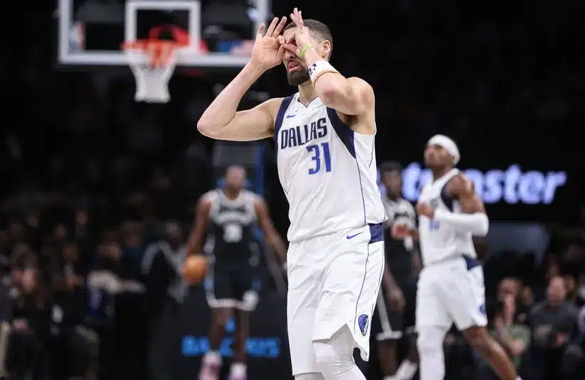 Dallas Mavericks guard Klay Thompson (31) reacts after scoring in the second quarter against the Brooklyn Nets