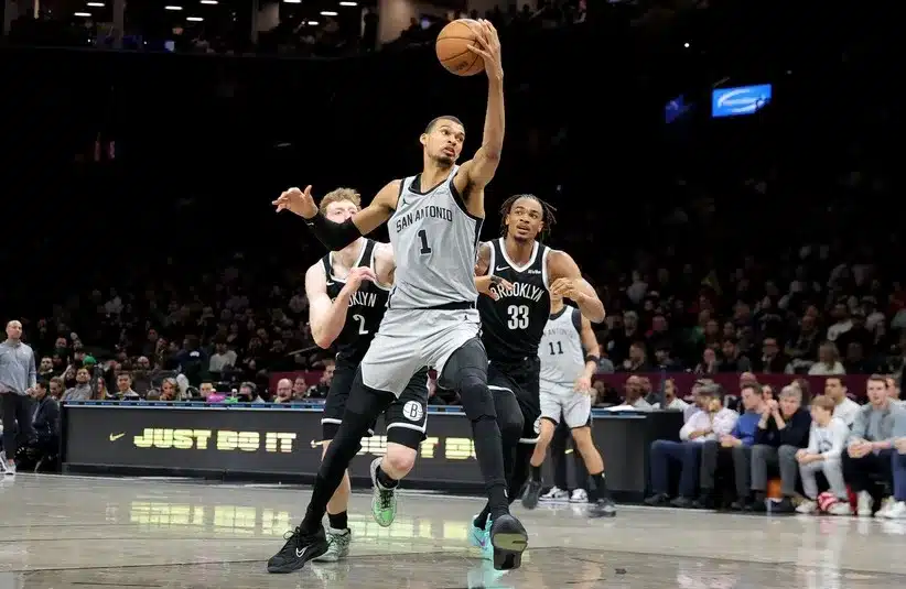 San Antonio Spurs forward Victor Wembanyama (1) drives to the basket