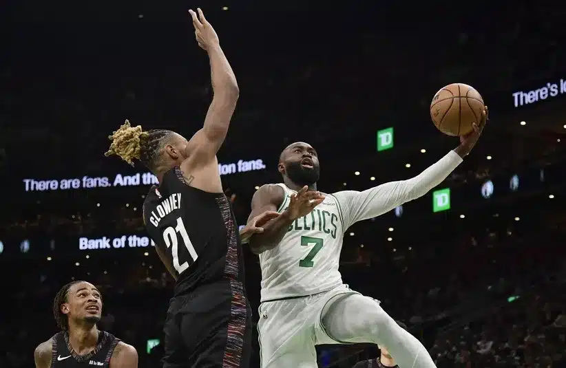 Boston Celtics guard Jaylen Brown (7) drives to the basket