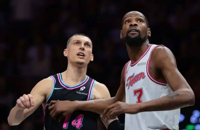 Houston Rockets forward Kevin Durant (7) defends against Miami Heat guard Tyler Herro