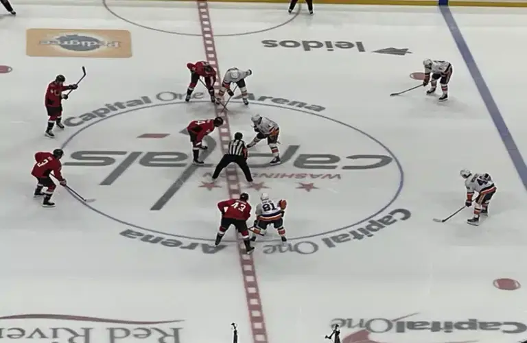Washington Capitals and New York Islanders start third period.