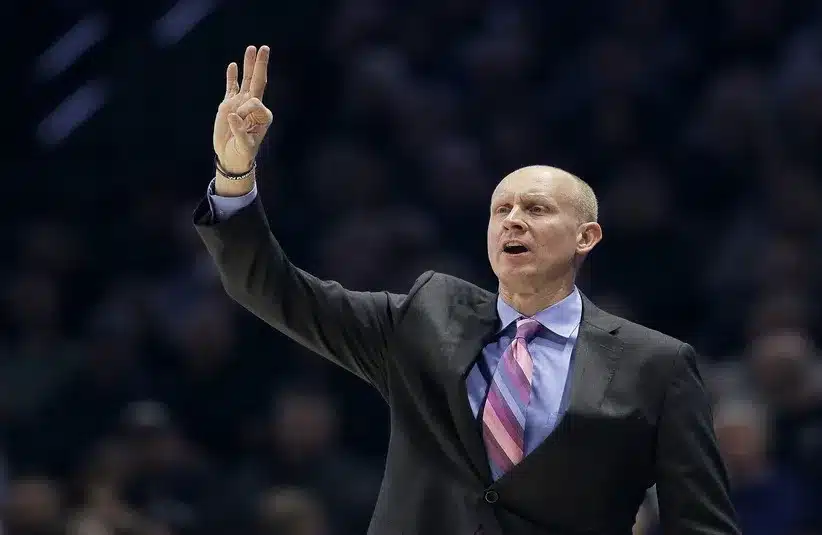 Xavier Musketeers head coach Chris Mack calls out a play