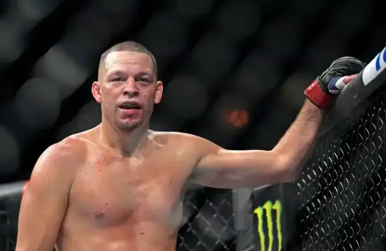 Nate Diaz (red gloves) fights Tony Ferguson (blue gloves)