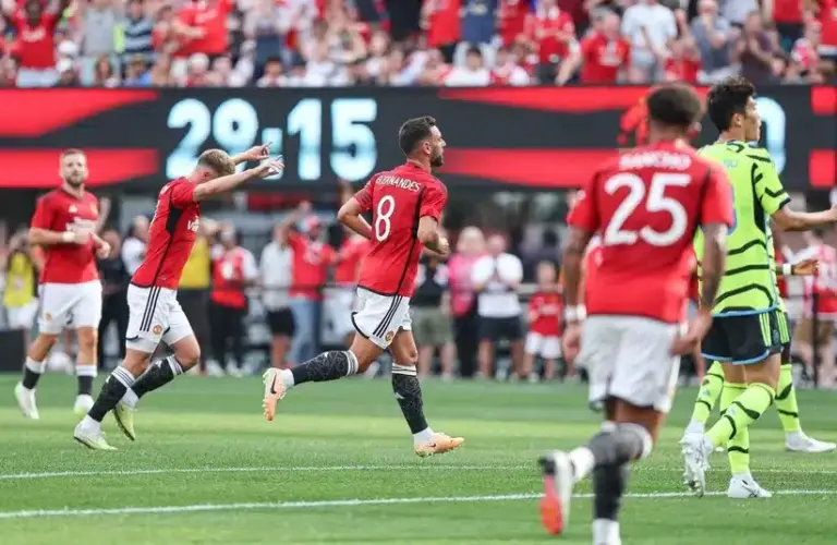 Fernandes scoring a goal