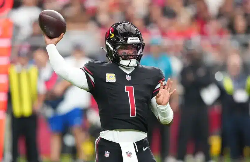 Arizona Cardinals quarterback Kyler Murray (1) makes a throw, Minnesota Vikings