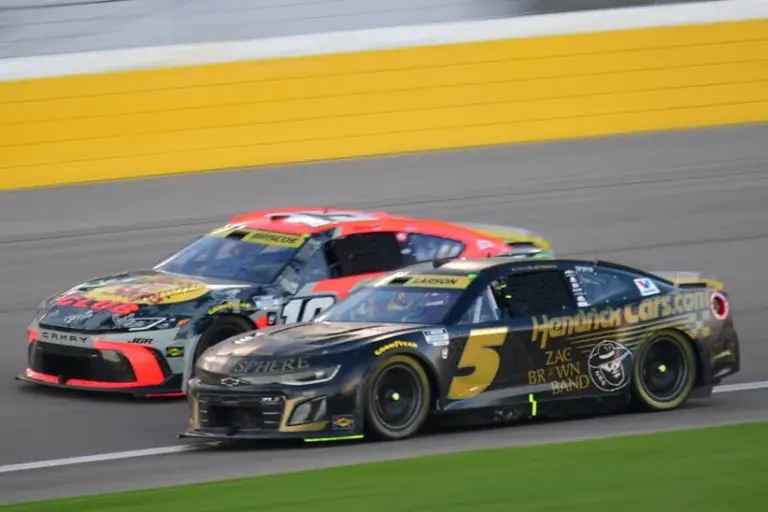 Power Rankings; Oct 12, 2025; Las Vegas, Nevada, USA; NASCAR Cup Series driver Kyle Larson (5) and driver Chase Briscoe (19) drive for position during the South Point 400 at Las Vegas Motor Speedway.