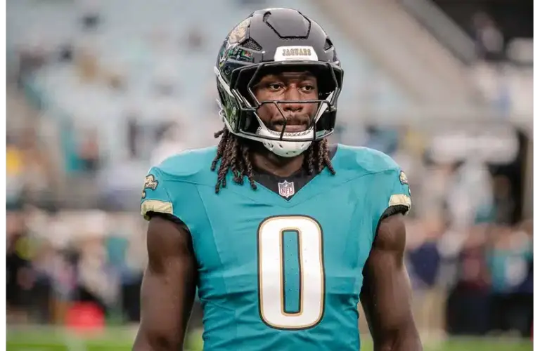 Carolina Panthers sign LB Devin Lloyd