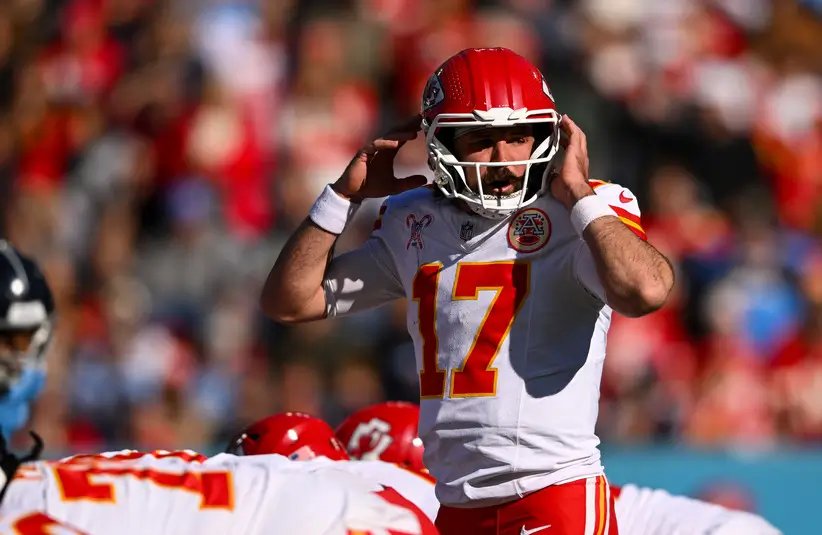 Kansas City Chiefs quarterback Gardner Minshew (17) adjusts the play against the Tennessee Titans at Nissan Stadium.