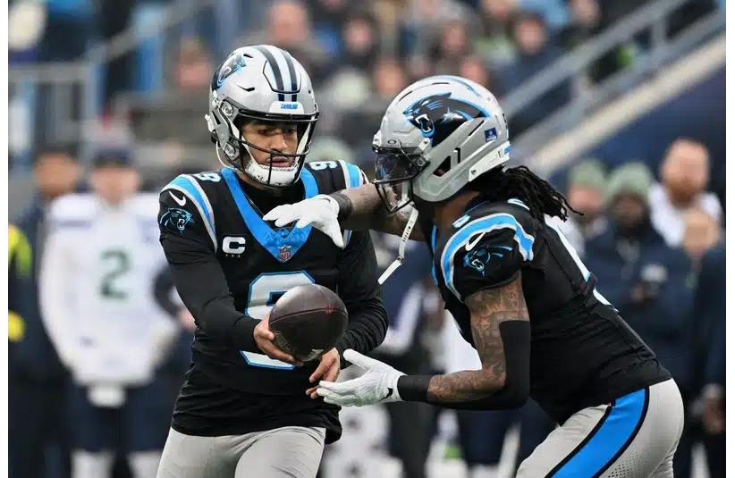Bryce Young handing off the ball to Rico Dowdle
