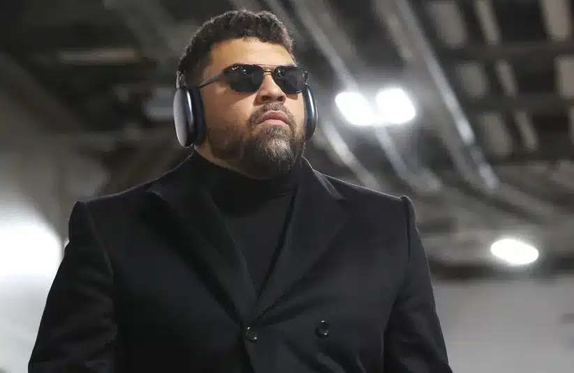 Pittsburgh Steelers defensive tackle Cameron Heyward (97) arrives at the stadium